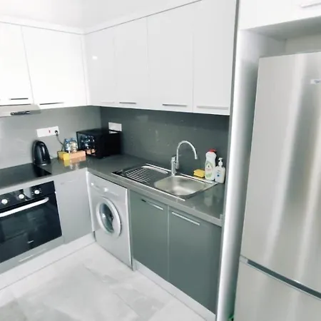Holiday Apartments At Grand Sapphire Residence With Casino & Pool Access Lägenhet